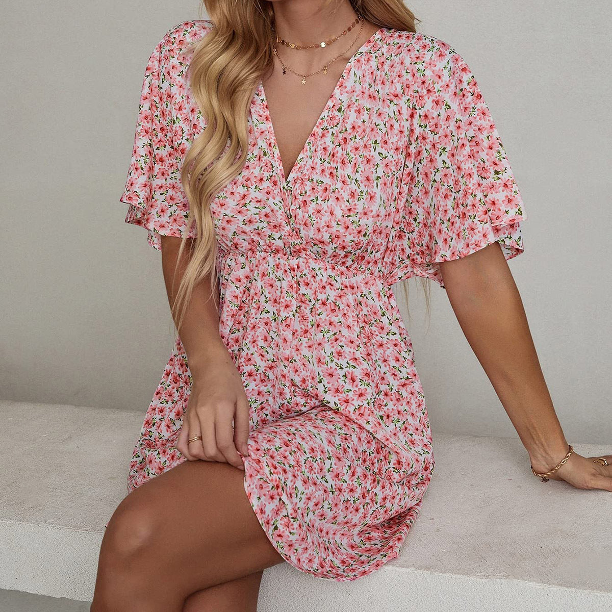 Women's short-sleeved dress with a V-neck, casual and loose style