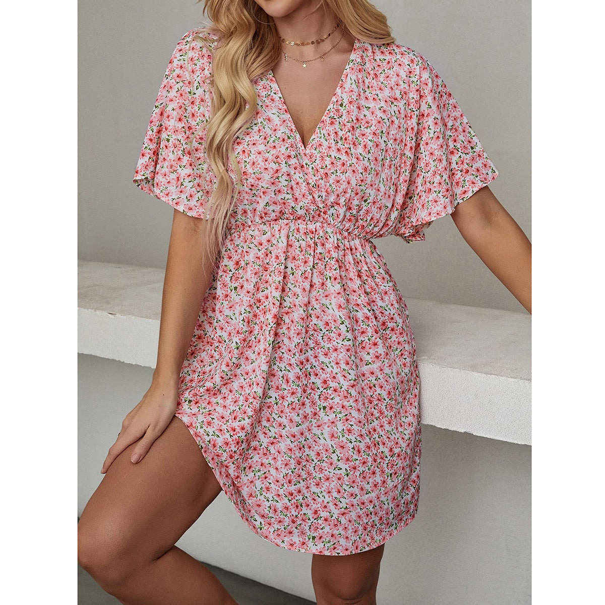 Women's short-sleeved dress with a V-neck, casual and loose style