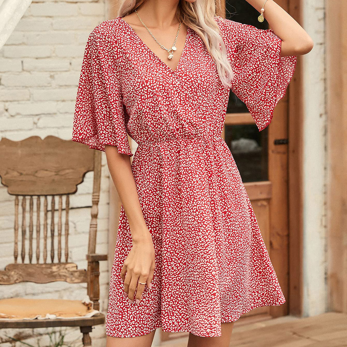 Women's short-sleeved dress with a V-neck, casual and loose style