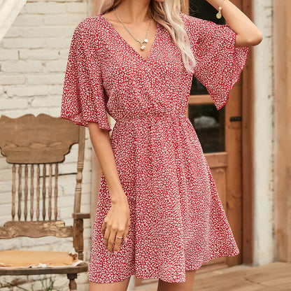 Women's short-sleeved dress with a V-neck, casual and loose style