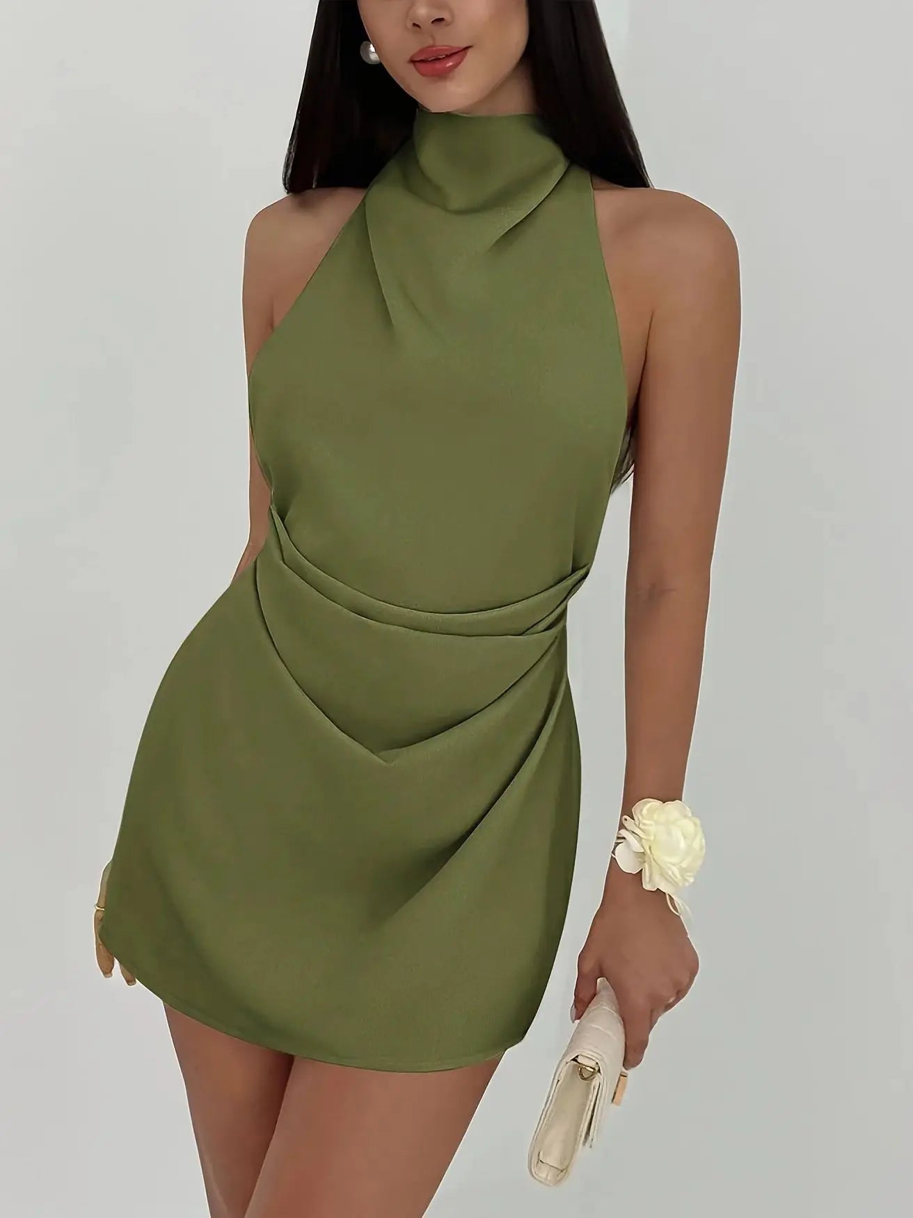 Women's pleated dress with open back and tie at the waist