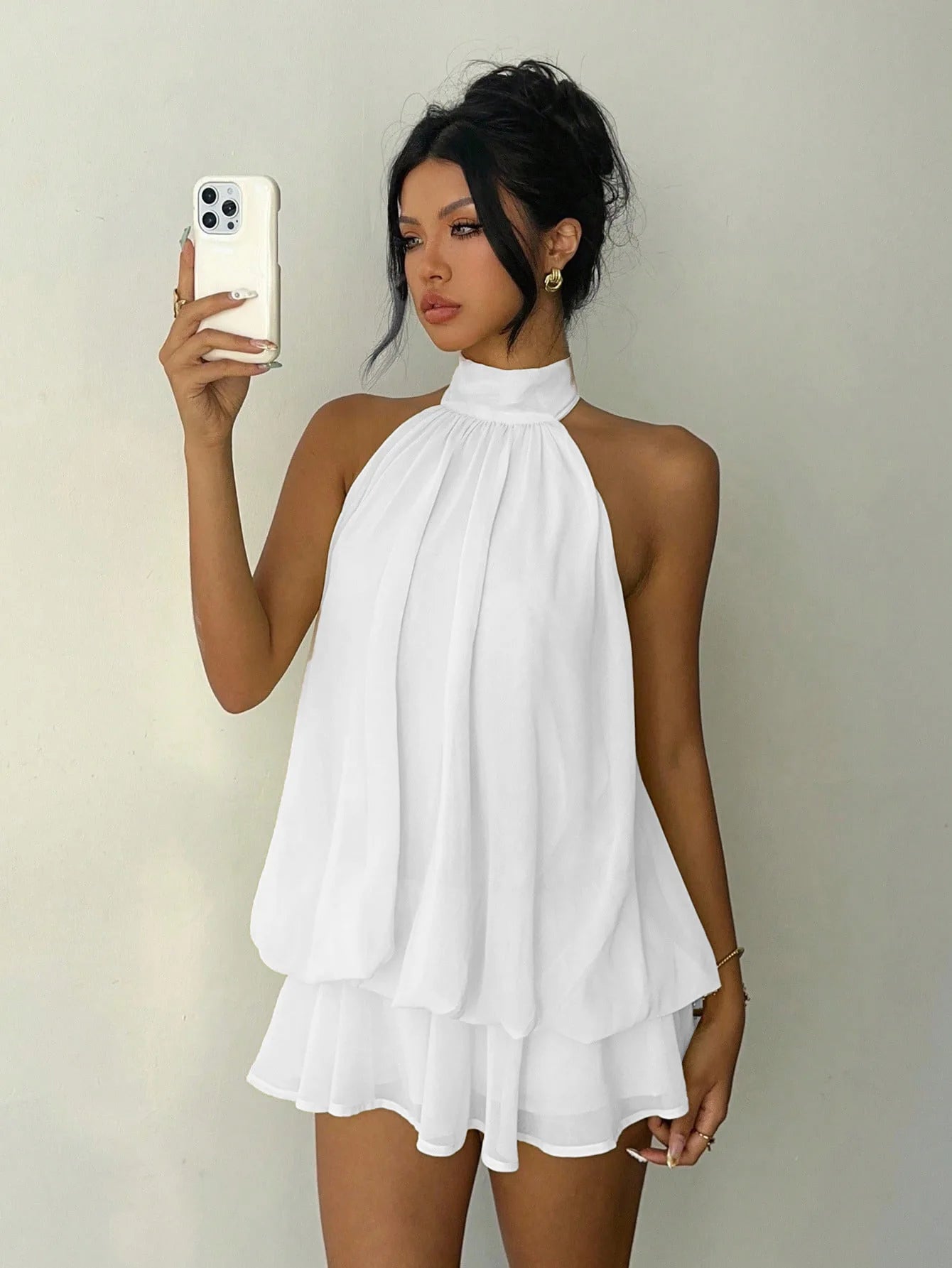 Elegant women's chiffon dress with halter neckline