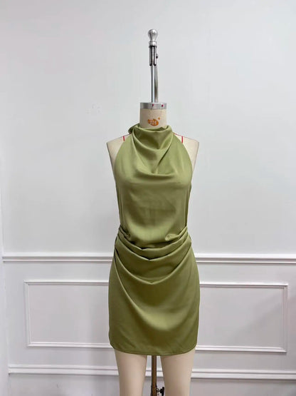 Women's pleated dress with open back and tie at the waist